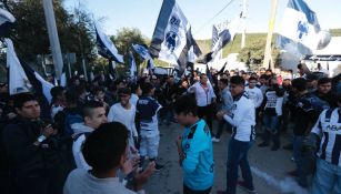 Aficionados se dieron cita en El Barrial para alentar a Rayados