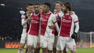 Ajax celebra anotación en el partido contra el PSV