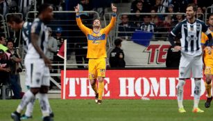 Gignac festeja un gol con Tigres