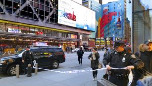 Policías de Nueva York resguardan el lugar donde fue la explosión
