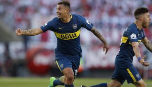 Edwin Cardona celebra gol con Boca Juniors 