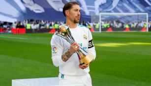 Ramos ofrece el título del Mundialito a la grada del Bernabéu