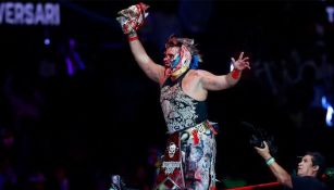 Psycho Clown festeja con la máscara de Wagner
