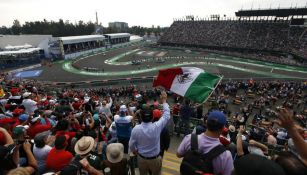 Aficionados disfrutan del GP de México