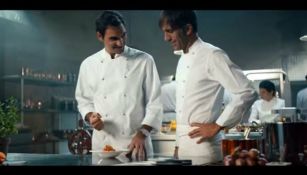 Roger Federer muestra sus habilidades en la cocina en un comercial