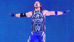 AJ Styles hace su entrada en SmackDown Live