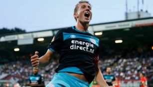 Luuk de Jong festeja un gol con el PSV