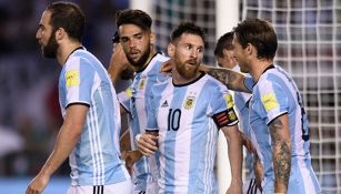 Messi y sus compañeros tras una victoria en la Eliminatoria 