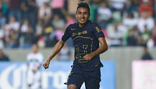 Alfonso Nieto festeja un gol frente a Zacatepec