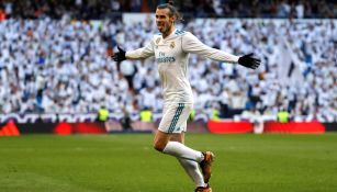 Bale celebra un tanto frente al Deportivo en el Bernabéu 