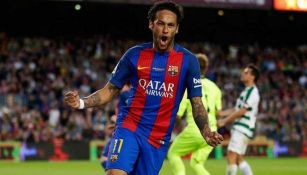 Neymar celebra una anotación con Barça en 2017
