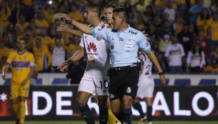 Fernando Guerrero señala penalti a favor del América