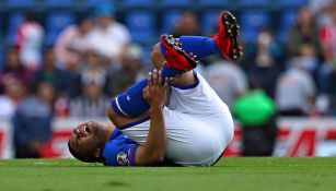 Gullit se duele tras la lesión frente a Necaxa