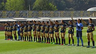 Jugadoras de Pumas entonan el Himno Deportivo Universitario