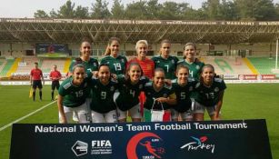 Selección Mexicana Femenil posa antes del encuentro