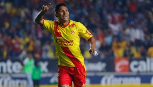 Raúl Ruidíaz festeja un gol con Morelia en el Clausura 2018