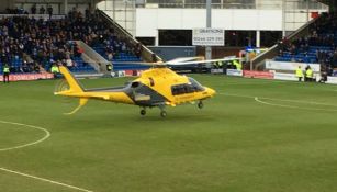 Helicóptero aterriza en la cancha Proact Stadium