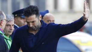 Buffon llegando al funeral de Davide Astori