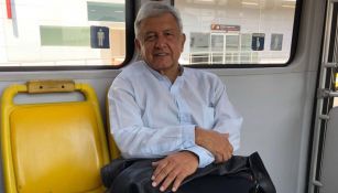 López Obrador compartió una foto en el transporte público