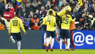 Jugadores de Colombia festejan victoria sobre Francia
