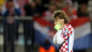 Luka Modrid se tapa los ojos tras perder con Croacia 