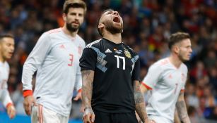 Otamendi se lamenta durante la goleada frente a España