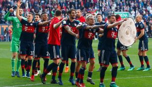 Jugadores del Bayern Munich celebran título de Bundesliga
