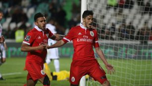 Jiménez celebra un tanto con el Benfica en Portugal 