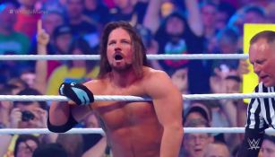 AJ Styles festeja tras retener el título