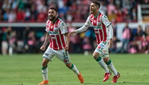 Luis Gallegos y Ventura Alvarado festejan la obtención de la Copa MX frente a Toluca 