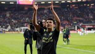 Lozano celebra una anotación con el PSV 