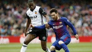 Messi disputa el balón con Geoffrey Kondogbia