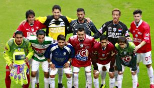 Jugadores del Puebla rinden homenaje a Miguel Calero