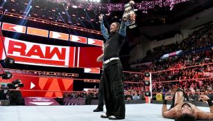 Jeff Hardy festeja con el campeonato de los Estados Unidos