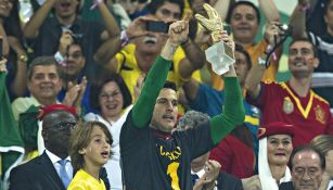 Julio Cesar dedica su trofeo a Casillas en la Confederaciones 2013 