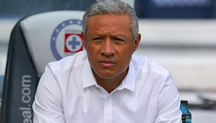 Hernández observa el duelo en el Estadio Azul 