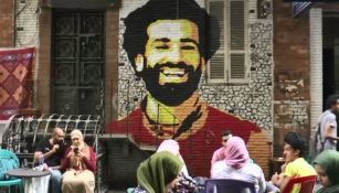 Graffiti de Salah fuera de un establecimiento en El Cairo