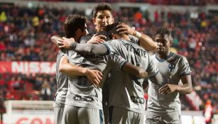 Jugadores de Rayados celebran el gol contra Xolos