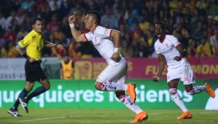 Fernando Uribe festeja gol en el Estadio Morelos
