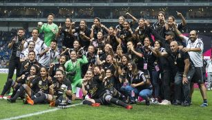 Jugadoras de Tigres celebran con el título del Clausura 2018