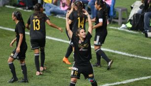Nayeli Rangel celebra gol contra Monterrey