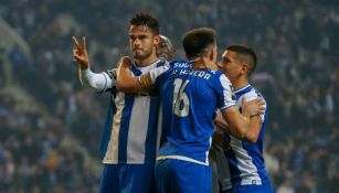Diego Reyes festeja un gol con el Porto
