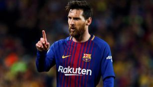 Lionel Messi disputa un juego con el Barcelona