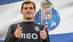 Iker Casillas celebra renovación con el Porto