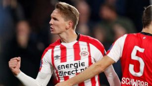  Luuk de Jong festeja un gol con el PSV