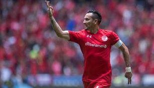 Rubens Sambueza festeja gol con Toluca