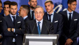 Florentino Pérez da un discurso en la visita del Real Madrid al Ayuntamiento