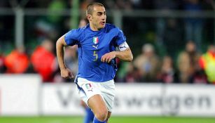 Fabio Cannavaro en un partido con Italia 