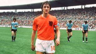  Johan Cruyff en partido con Holanda