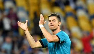 Cristiano Ronaldo aplaude a la afición 